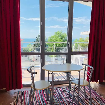 Black Sea View 라브다